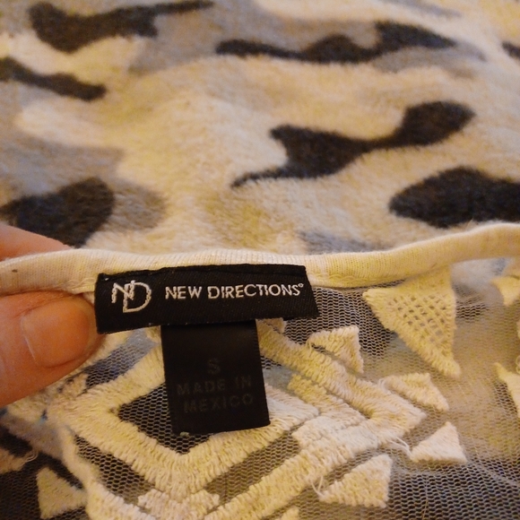 Lace Back Tank - Picture 3 of 3